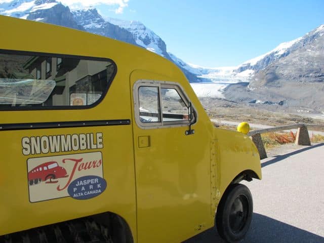 snowmobile-athabasca-glacier snowmobile-athabasca-glacier-photo