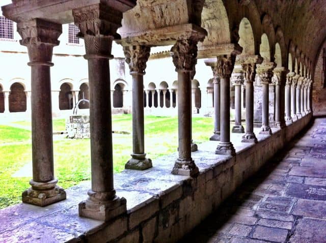 girona-cathedral-cloister-photo