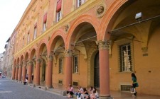 A week in Emilia Romagna bologna-porticoes-arches-photo