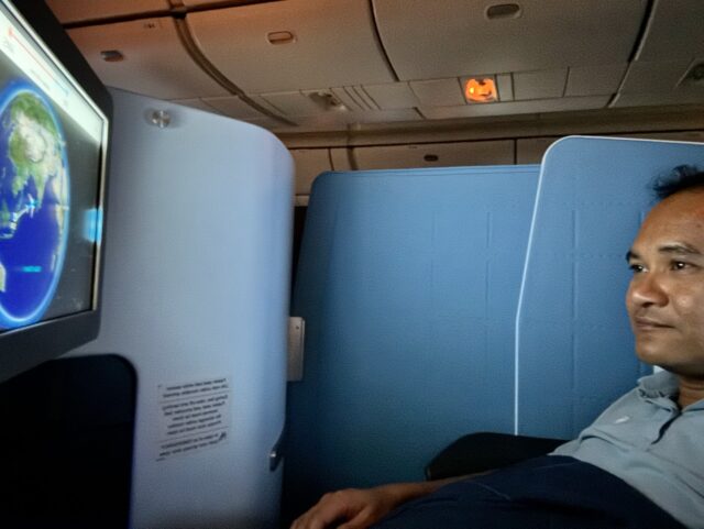 KLM 777-300ER business class seat with door