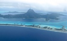 Incredible views from a plane window bora-bora-view-photo