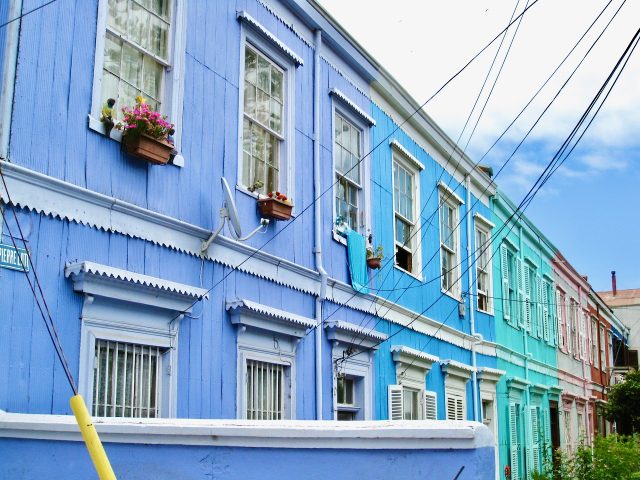 colourful-houses-valparaiso-photo
