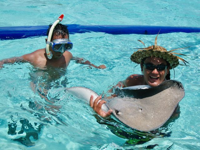 swimming-with-manta-rays-bora-bora-photo