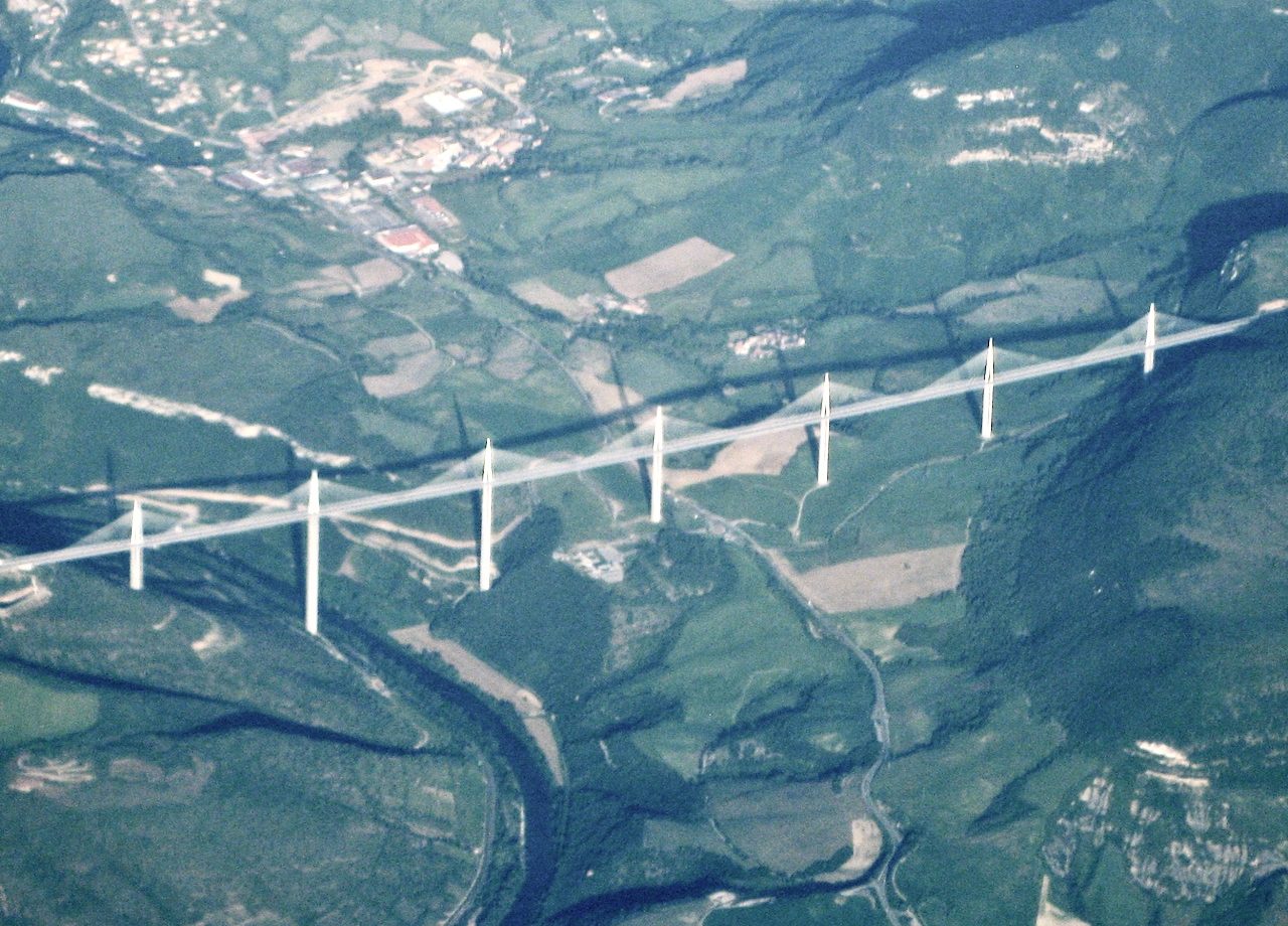 millau-viaduct-aerial-view-photo