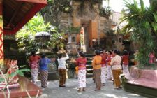How to be a better, more responsible tourist rituals-royal-palace-ubud-photo