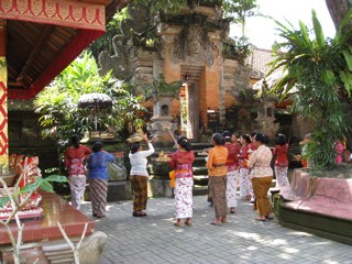 bali-temple-ceremony