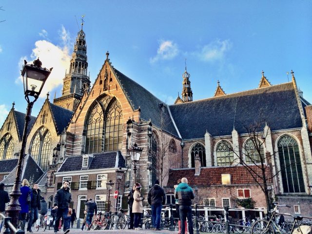 oude-kerk-amsterdam-photo