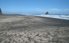 Places that inspire: Karekare beach, New Zealand karekare-beach-photo