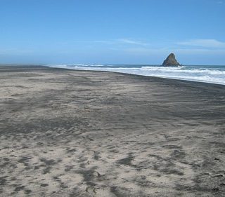 karekare-beach-photo