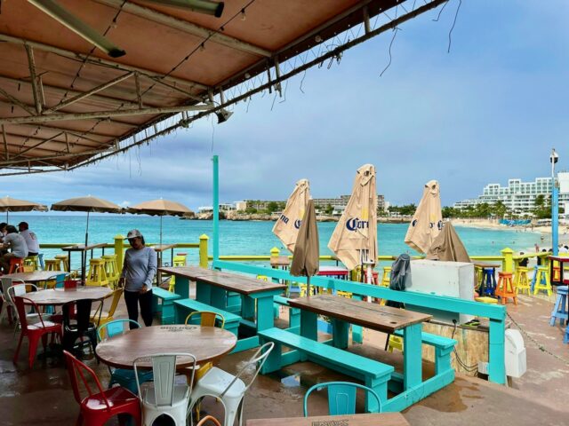 maho beach bar