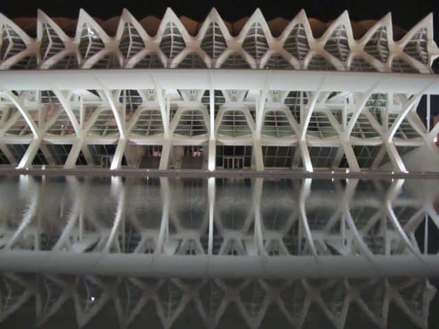 Museu-de-les-Ciències-Príncipe-Felipe-by-night