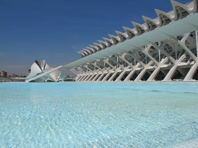 Blue-pool-Museu-de-les-ciences-principe-felipe