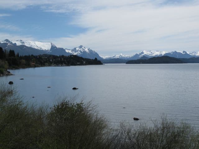 lago-nahuel-huapi-mountains