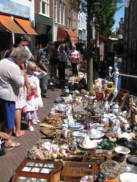 antique-market-delft
