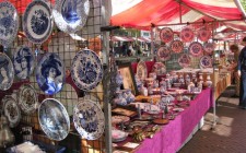Delightful Delft delft-blue-antique-market-photo