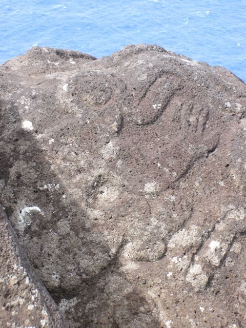 orongo-petroglyph-photo