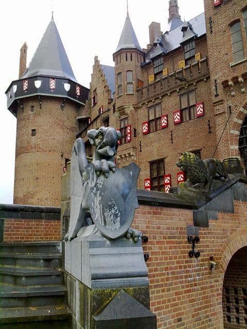 de-haar-castle-gargoyle