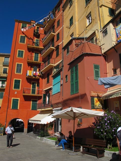 camogli-colorful-houses