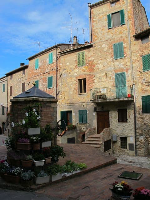 civitella-marittima-well