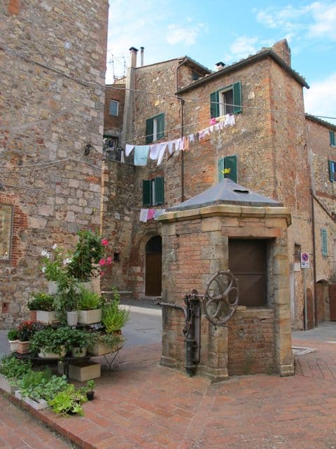 civitella-marittima-square