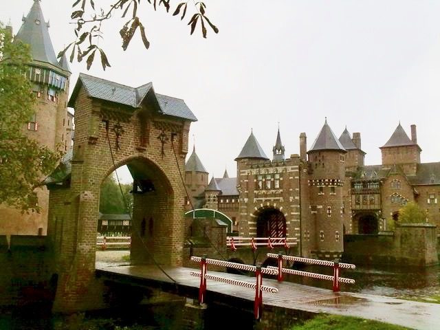 castle-gate-drawbridge-de-haar-photo