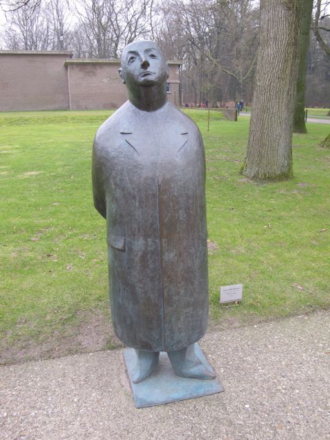 kroller-muller-sculpture-entrance