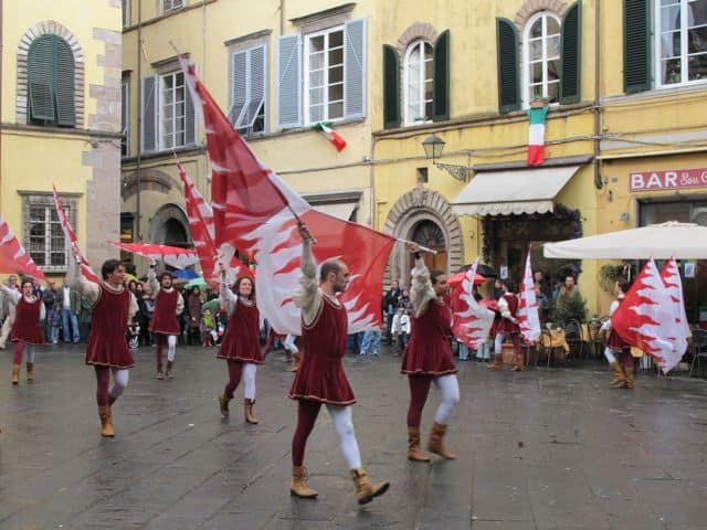 lucca-flag-wavers-parade lucca-flag-wavers-parade-photo