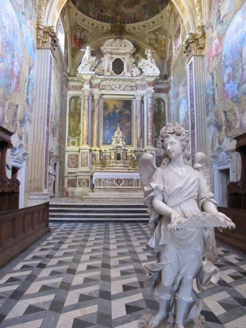 calci-charterhouse-church-statue calci-charterhouse-church-statue-photo