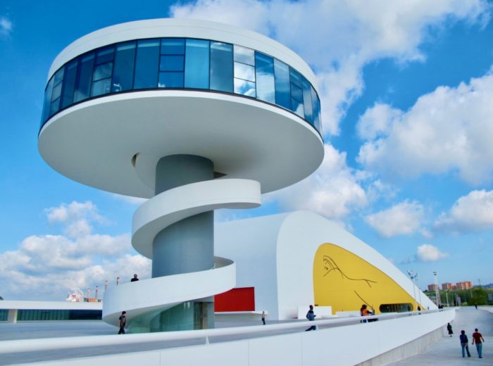 The seductive curves of Centro Niemeyer