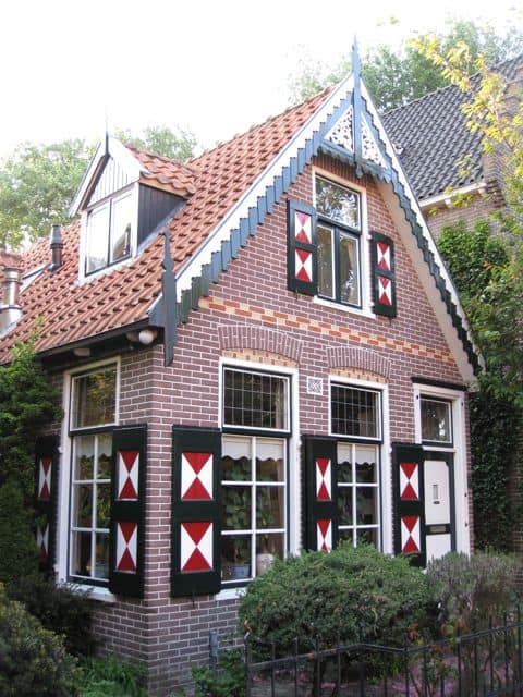 typical-dutch-house-bergen