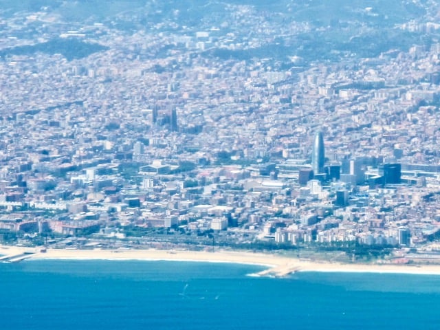 barcelona-plane-window-view