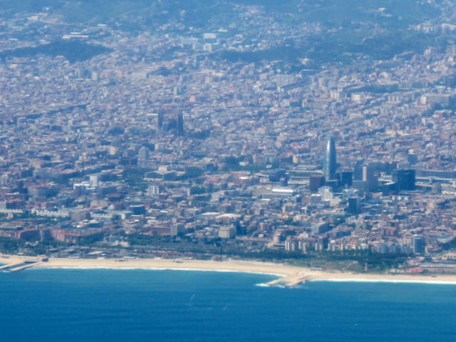 barcelona-plane-window-view barcelona-aerial-view-photo