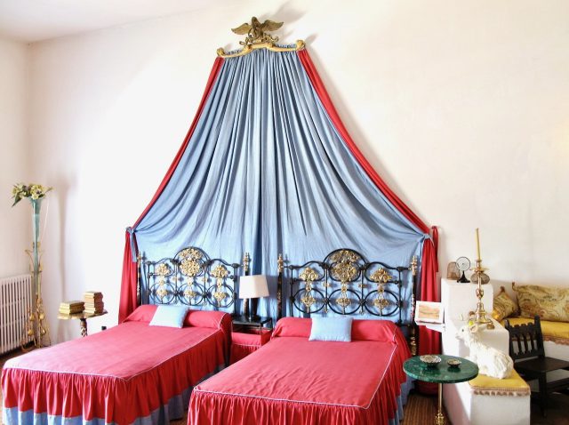 casa-dali-bedroom-photo