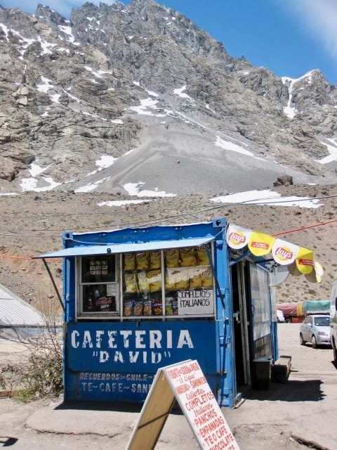 cafe-border-argentina-chile-photo