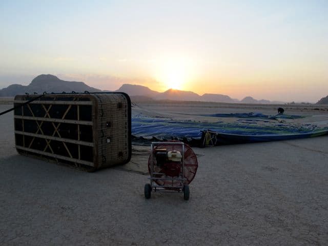 wadi-rum-hot-air-balloon-sunrise wadi-rum-hot-air-balloon-sunrise-photo