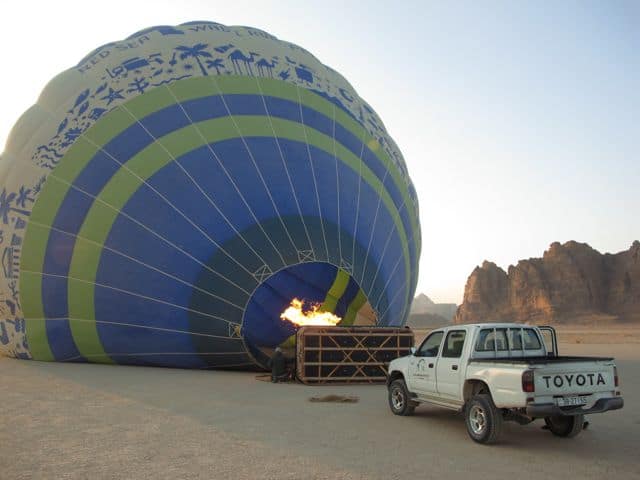 hot-air-balloon-getting-ready hot-air-balloon-getting-ready-photo
