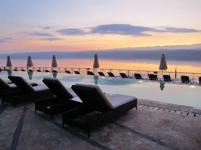 movenpick-dead-sea-lounge-pool-sunset movenpick-dead-sea-lounge-pool-sunset-photo