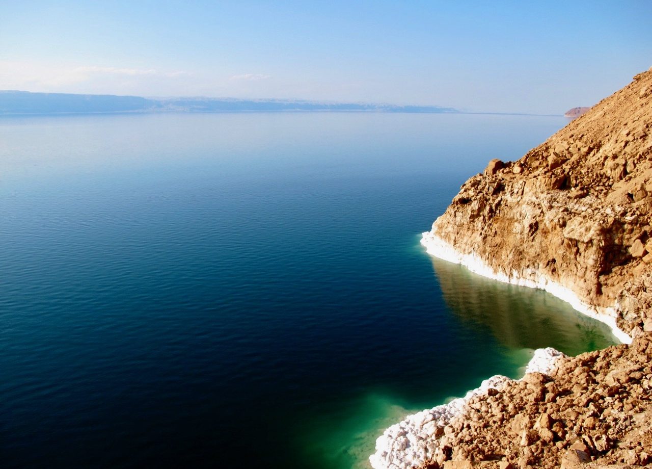 where is the dead sea located in jordan