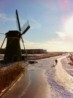 ice-skating-canals-holland-photo