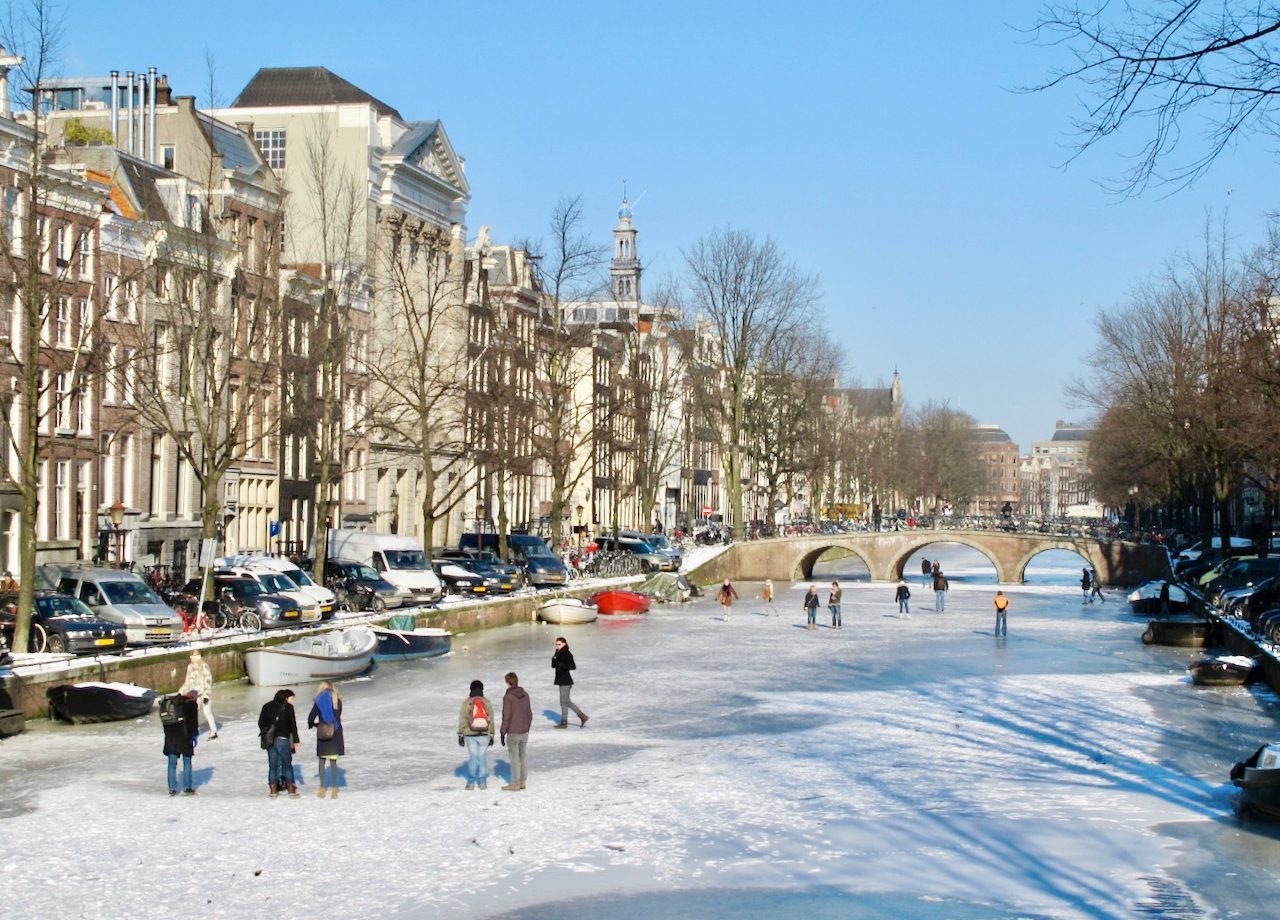canal-skating-netherlands
