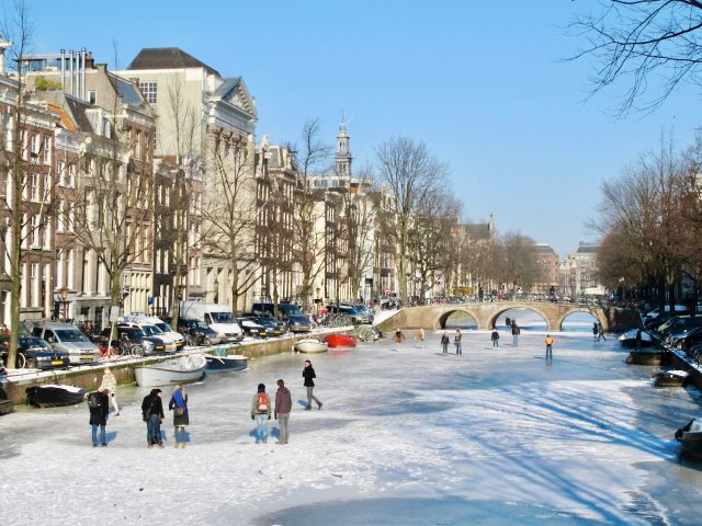 ice-skating-canals-amsterdam-photo