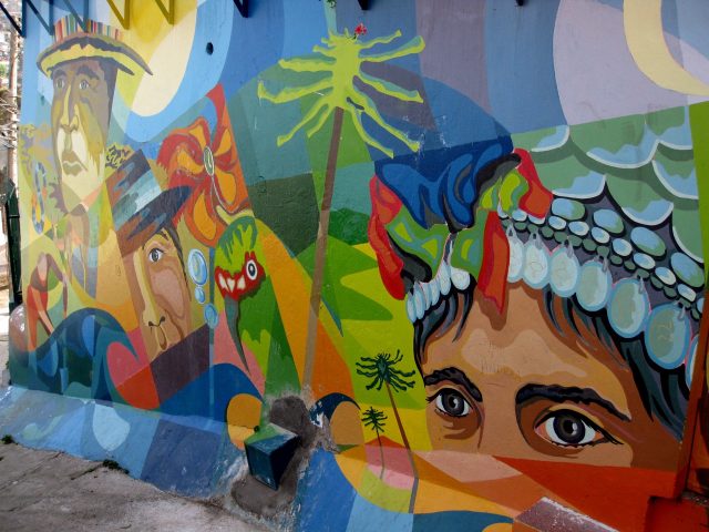 colorful-mural-valparaiso-photo