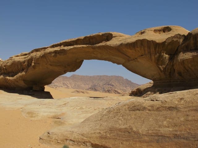 natural-stone-bridge-wadi-rum-photo