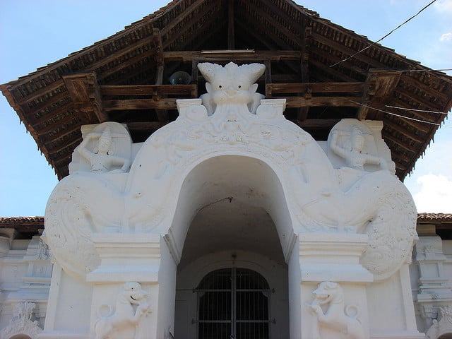Lankatilake-temple-photo