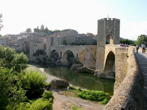 Besalu-bridge-town-photo