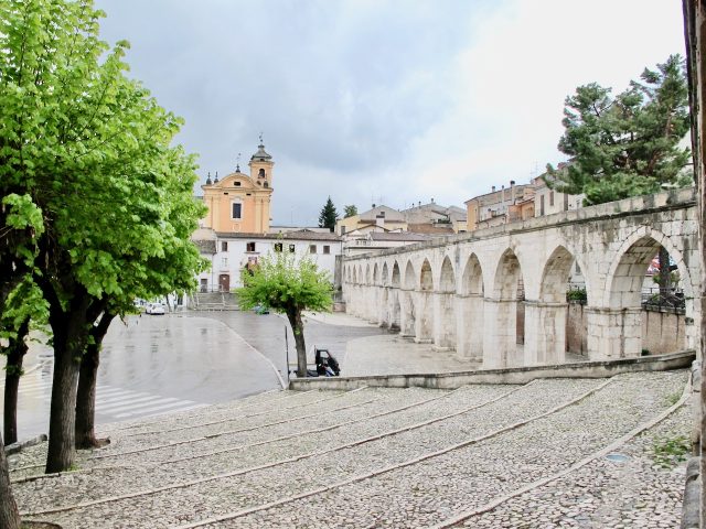 sulmona-aqueduct-abruzzo-photo