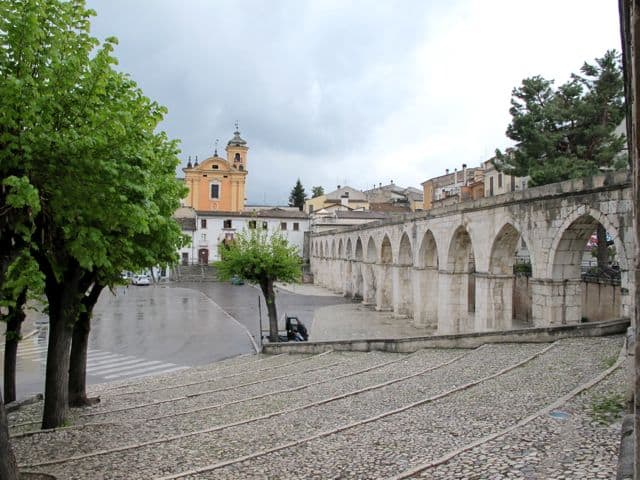 sulmona-aqueduct sulmona-aqueduct-photo