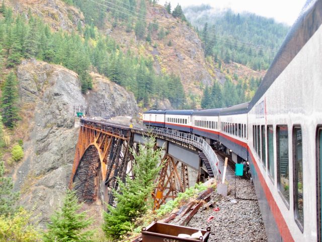 canadian rockies train tracks