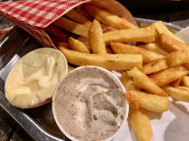 dutch-fries-sauces-photo