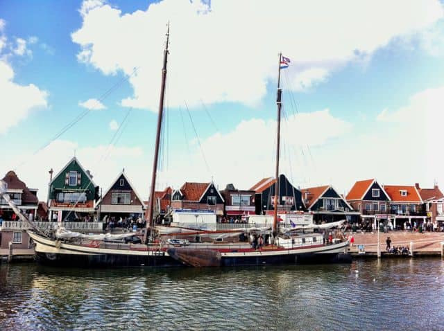 volendam-harbour-photo